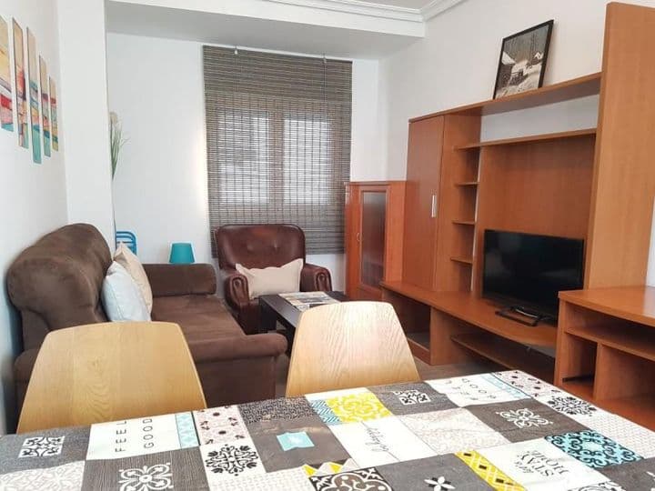 2 bedrooms apartment for rent in Oviedo, Spain - Image 11