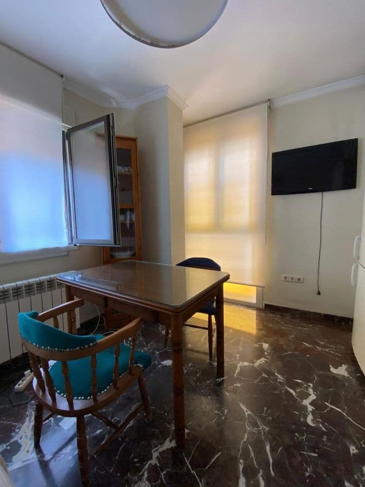 1 bedroom apartment for rent in Camino de Ronda, Spain - Image 5