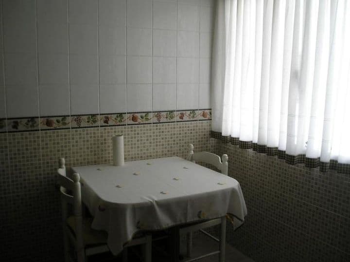 3 bedrooms apartment for rent in Zaragoza, Spain - Image 4