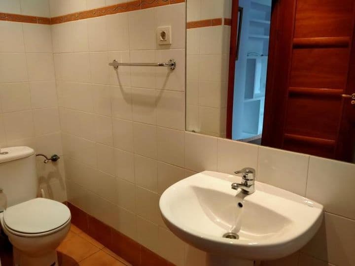 1 bedroom apartment for rent in Zaragoza, Spain - Image 12