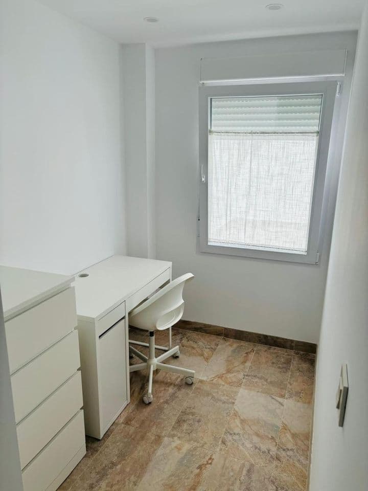 2 bedrooms apartment for rent in Beiro, Spain - Image 11