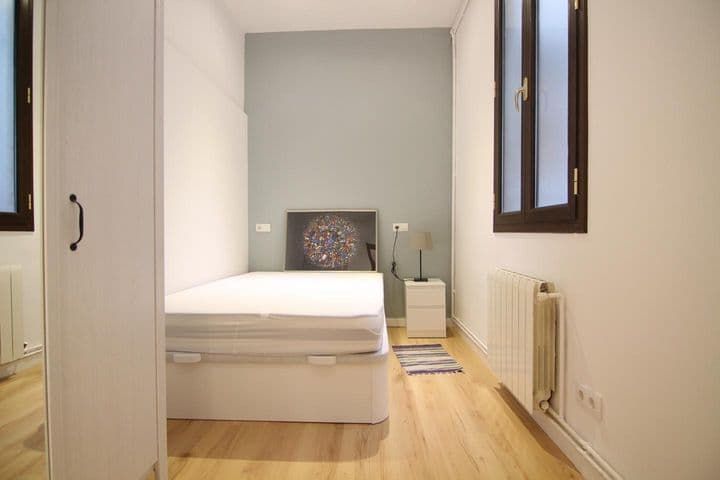 3 bedrooms apartment for rent in Ciutat Vella, Spain - Image 7