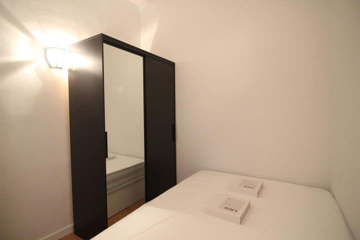 3 bedrooms apartment for rent in Ciutat Vella, Spain - Image 10