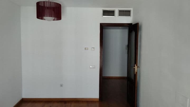 2 bedrooms apartment for rent in Centro quarter, Spain - Image 5