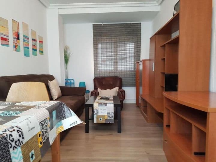 2 bedrooms apartment for rent in Oviedo, Spain - Image 8