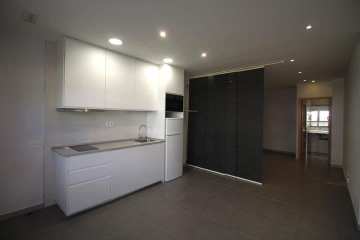 1 bedroom apartment for sale in Ciudad Lineal, Spain - Image 10