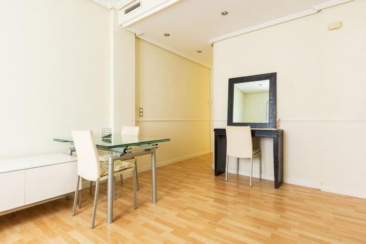 2 bedrooms apartment for rent in Zaragoza, Spain - Image 3