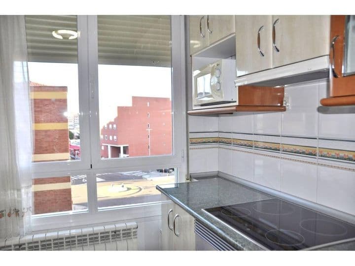 2 bedrooms apartment for rent in Palencia, Spain - Image 10