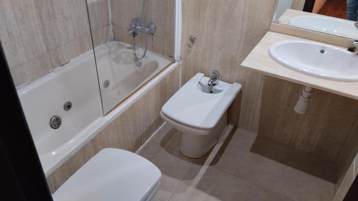 2 bedrooms apartment for rent in Centro quarter, Spain - Image 10