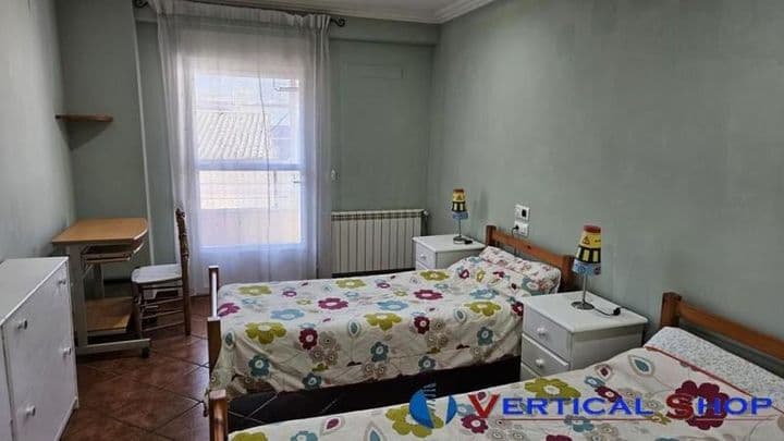 4 bedrooms apartment for rent in Albacete, Spain - Image 5