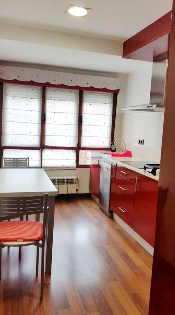 2 bedrooms apartment for rent in Gijon, Spain - Image 6