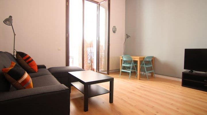 3 bedrooms apartment for rent in Ciutat Vella, Spain - Image 3