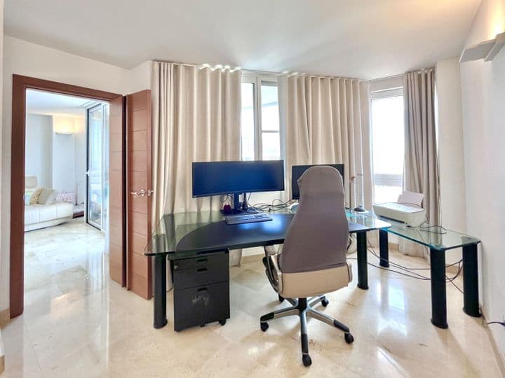 4 bedrooms apartment for rent in Las Avenidas, Spain - Image 9