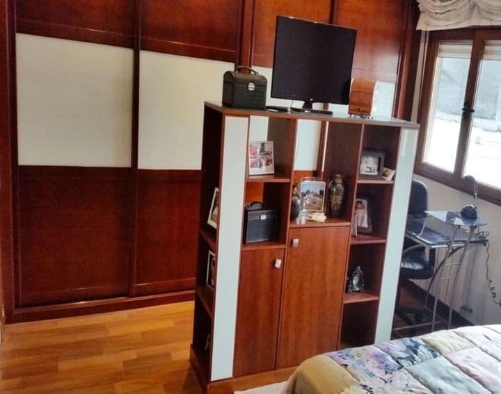 2 bedrooms apartment for rent in Gijon, Spain - Image 11