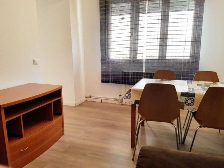 2 bedrooms apartment for rent in Oviedo, Spain - Image 5