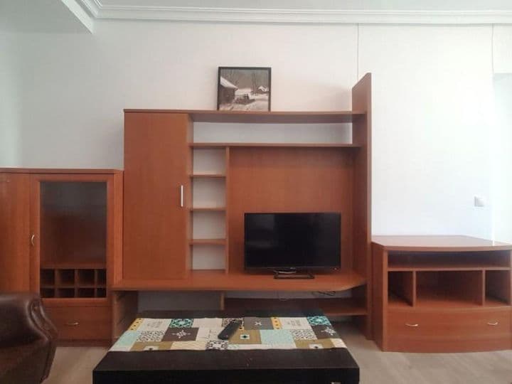 2 bedrooms apartment for rent in Oviedo, Spain - Image 6