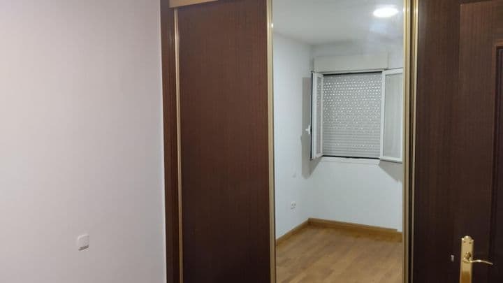 2 bedrooms apartment for rent in Centro quarter, Spain - Image 3