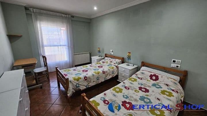 4 bedrooms apartment for rent in Albacete, Spain - Image 4