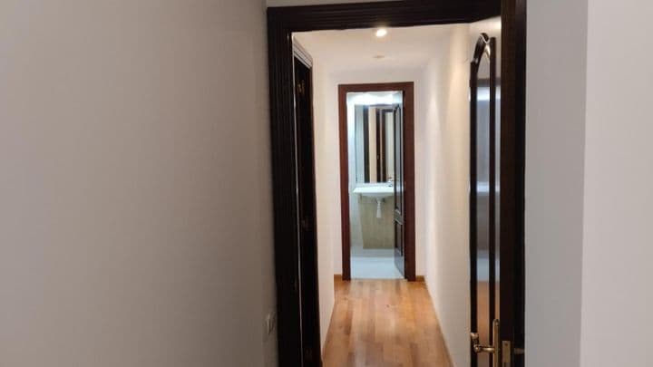 2 bedrooms apartment for rent in Centro quarter, Spain - Image 12