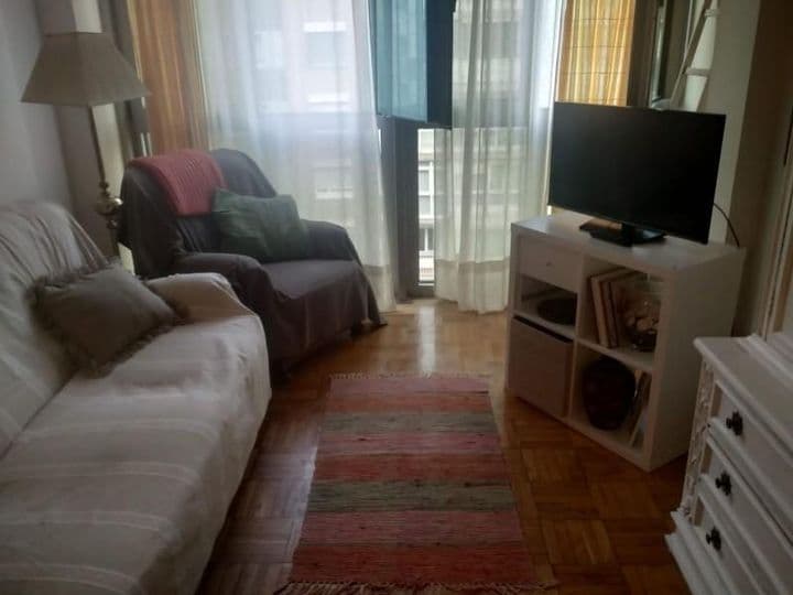 2 bedrooms apartment for rent in Gijon, Spain - Image 3