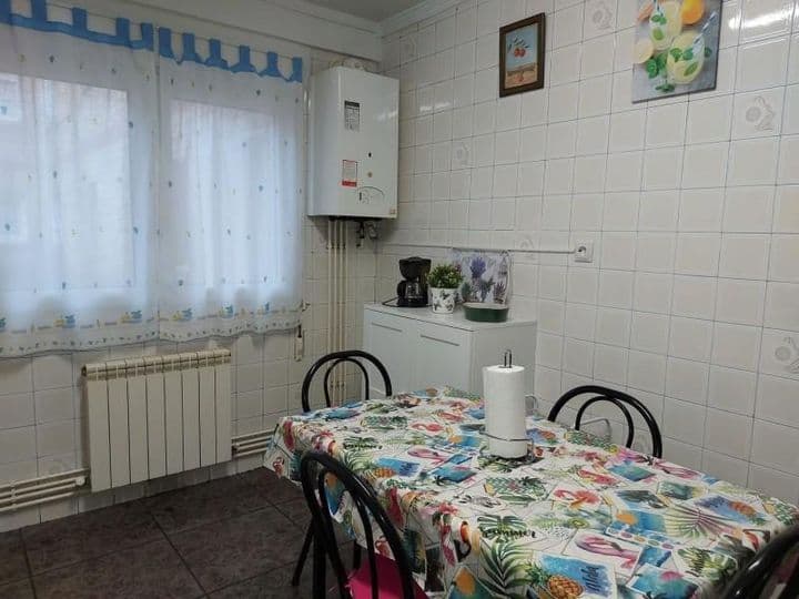 3 bedrooms apartment for rent in Gijon, Spain - Image 10