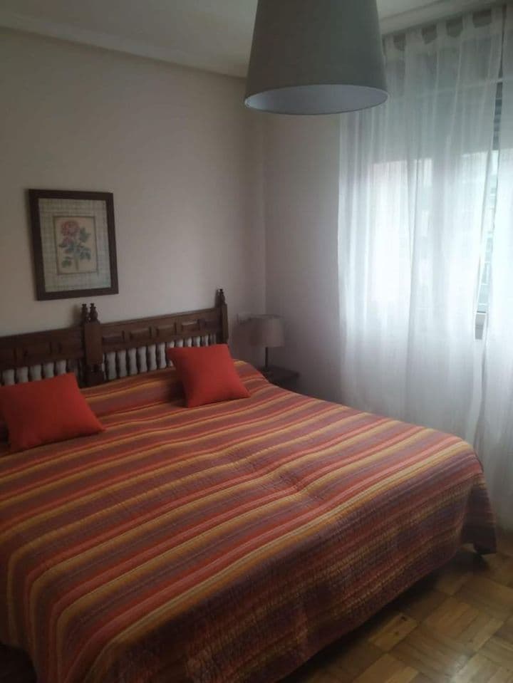 2 bedrooms apartment for rent in Gijon, Spain - Image 10