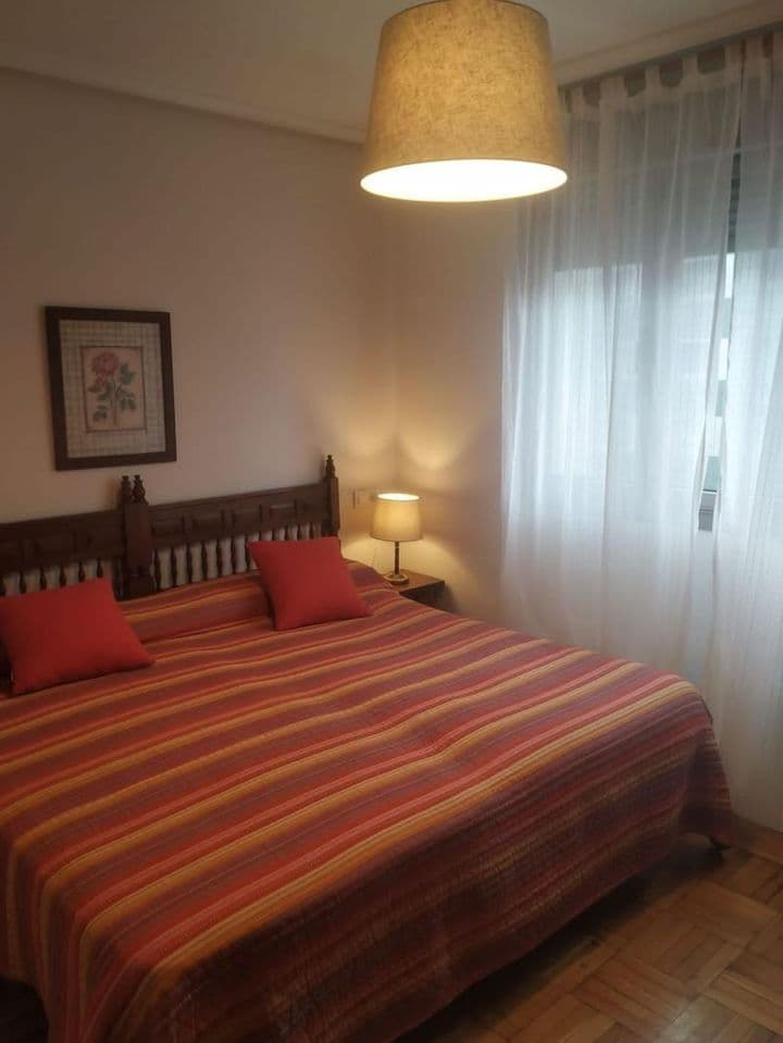 2 bedrooms apartment for rent in Gijon, Spain - Image 9