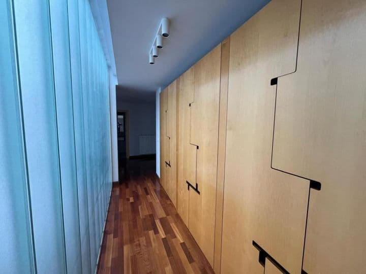 1 bedroom apartment for rent in Zaragoza, Spain - Image 5