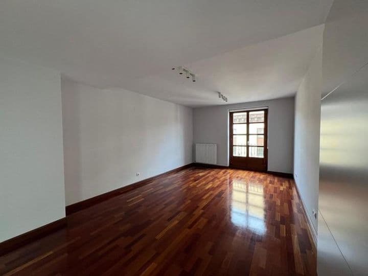 1 bedroom apartment for rent in Zaragoza, Spain - Image 3