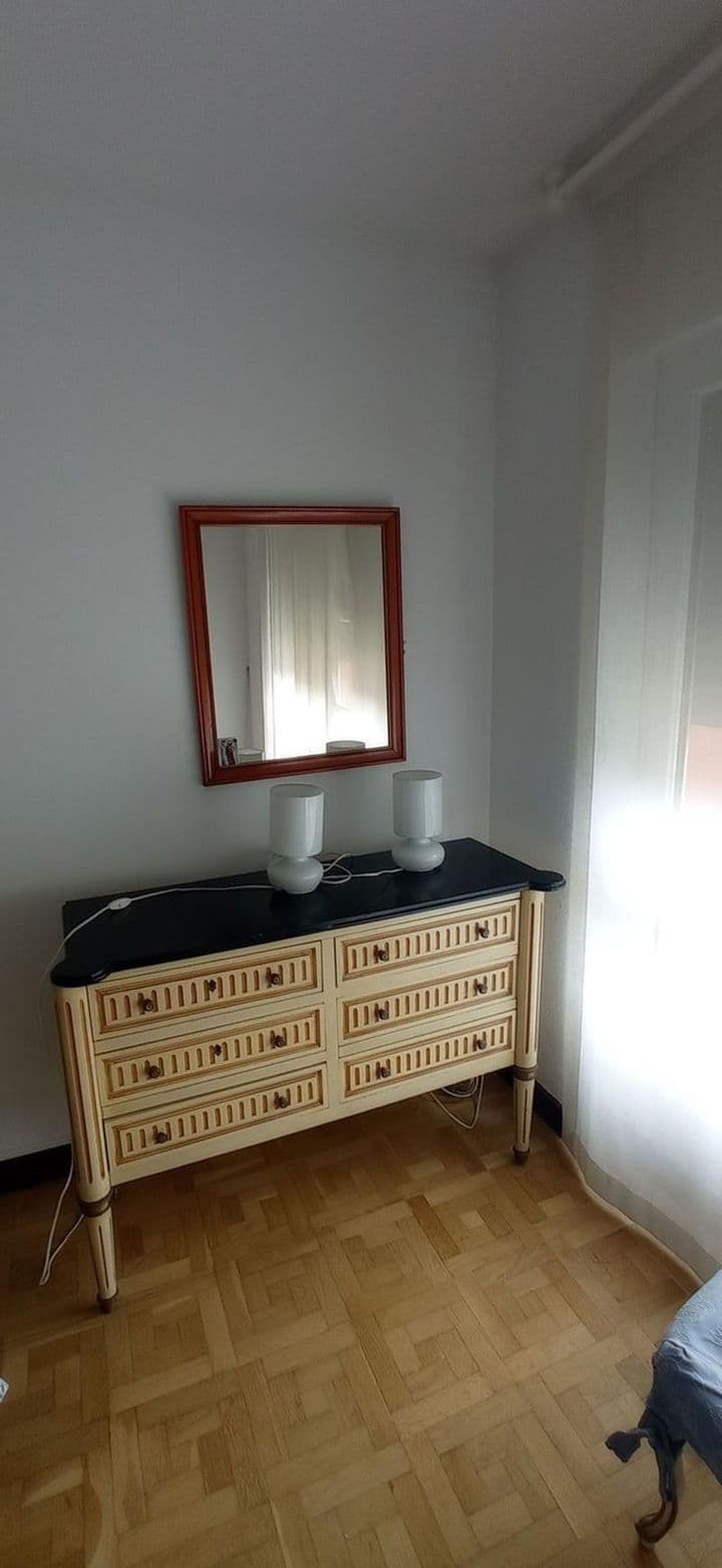 2 bedrooms apartment for rent in Gijon, Spain - Image 6