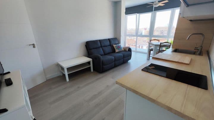 2 bedrooms apartment for rent in Leon, Spain - Image 10