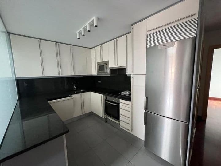 1 bedroom apartment for rent in Zaragoza, Spain - Image 4