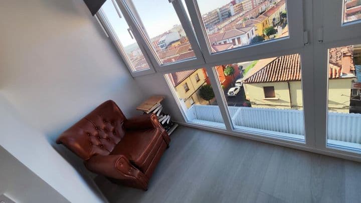 2 bedrooms apartment for rent in Leon, Spain - Image 3