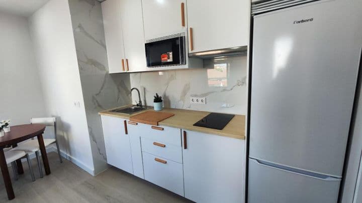 1 bedroom apartment for rent in Leon, Spain - Image 11