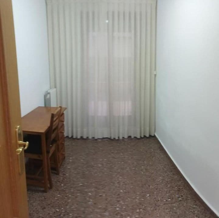 4 bedrooms apartment for rent in Zaragoza, Spain - Image 12