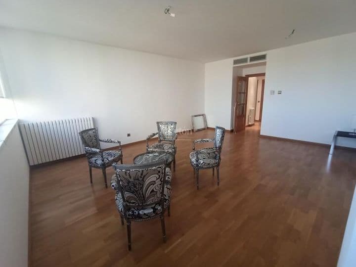 2 bedrooms apartment for rent in Zaragoza, Spain - Image 3