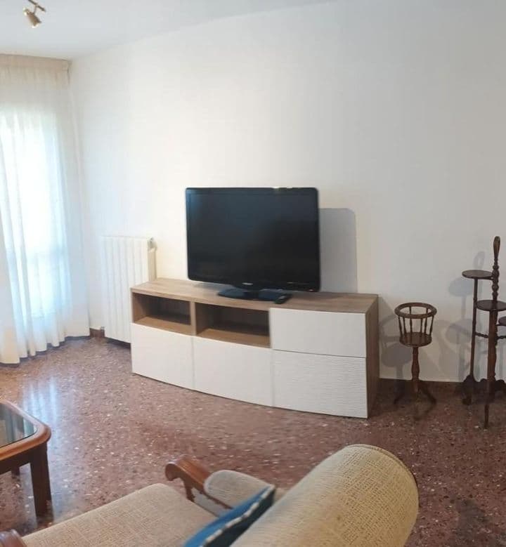 4 bedrooms apartment for rent in Zaragoza, Spain - Image 6