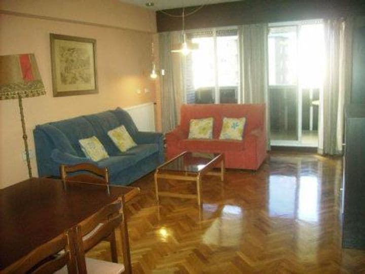 4 bedrooms apartment for rent in Pamplona, Spain - Image 3