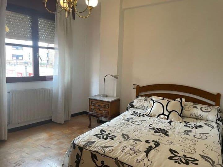 3 bedrooms apartment for rent in Oviedo, Spain - Image 10