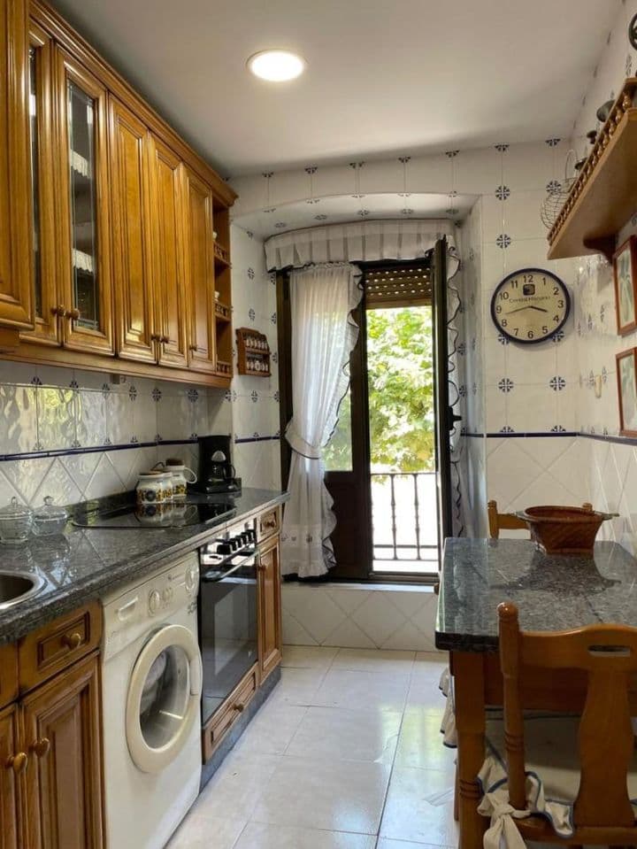 3 bedrooms apartment for rent in Oviedo, Spain - Image 5