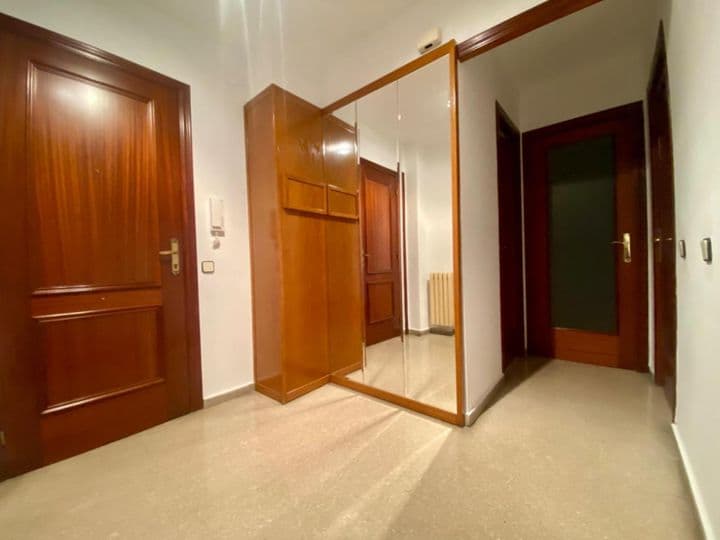 4 bedrooms apartment for rent in Lleida, Spain - Image 12