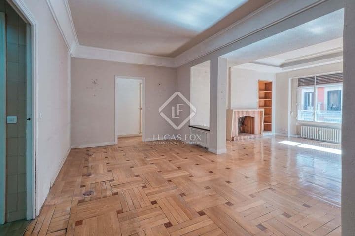 4 bedrooms apartment for sale in Madrid, Spain - Image 3