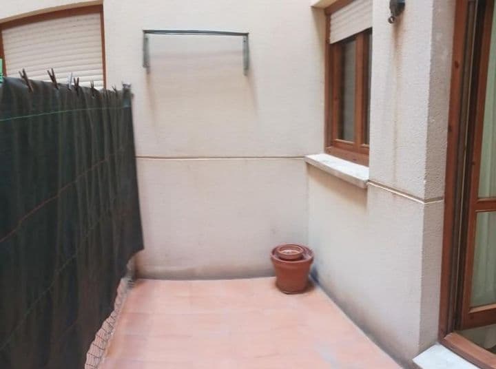 4 bedrooms apartment for rent in Zaragoza, Spain - Image 11