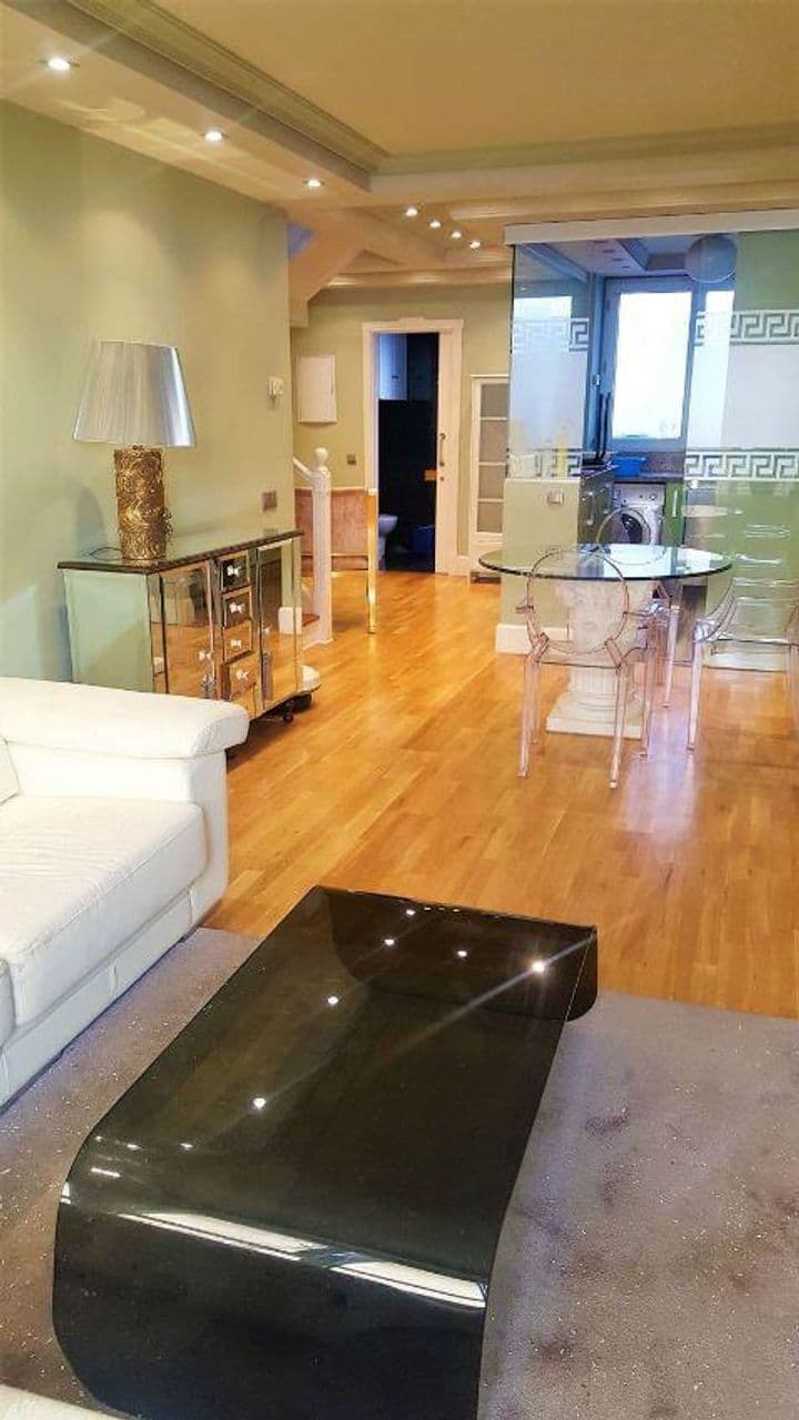 2 bedrooms apartment for rent in Oviedo, Spain - Image 4