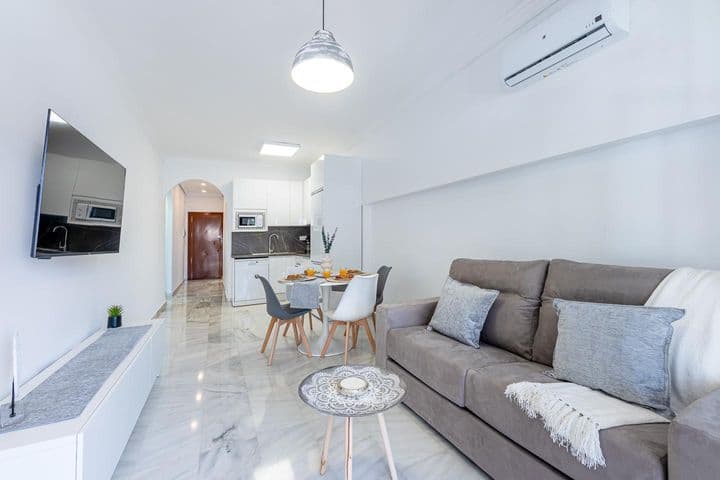 2 bedrooms apartment for rent in Parque de la Paloma, Spain - Image 3