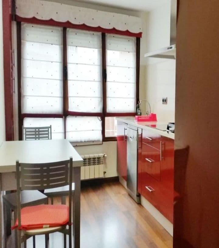 2 bedrooms apartment for rent in Gijon, Spain - Image 7