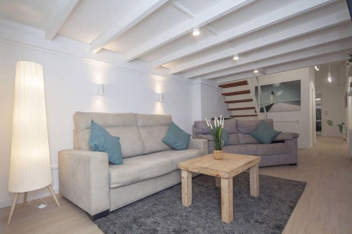 3 bedrooms apartment for rent in Sants-Montjuic, Spain