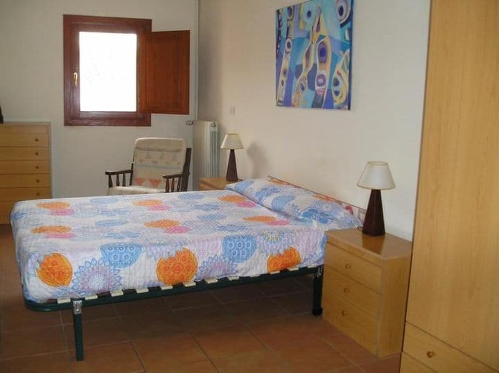 1 bedroom apartment for rent in Zaragoza, Spain - Image 2