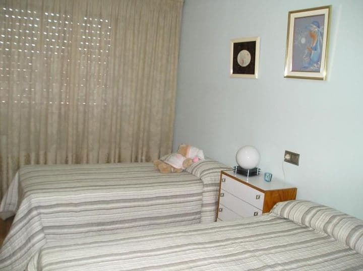 3 bedrooms apartment for rent in Zaragoza, Spain - Image 9