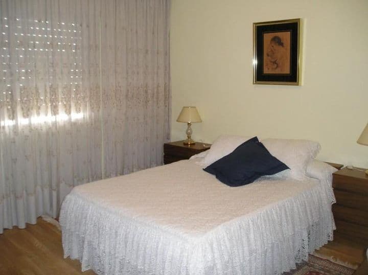 3 bedrooms apartment for rent in Zaragoza, Spain - Image 11